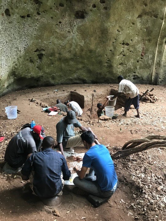 Ausgrabungen in der Panga ya Saidi Hoehle in Kenia durch ein internationales Team vom Max-Planck-Institut fuer Menschheitsgeschichte und dem Nationalmuseum in Kenia.