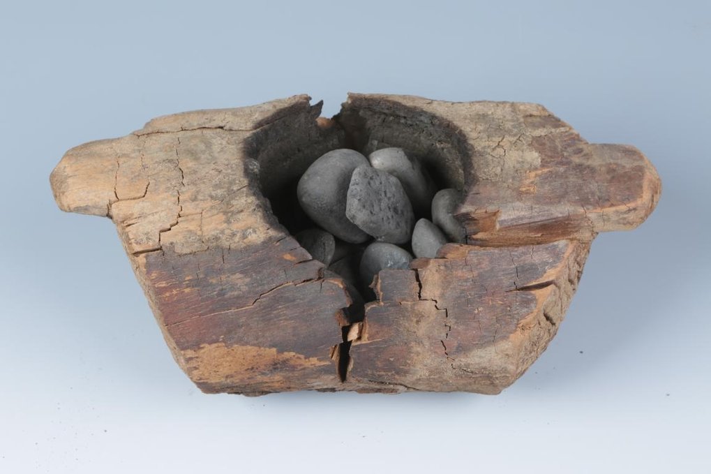 The typical brazier and burnt stones in ancient Pamirs. This example was found in tomb M12 at the Jirzankal cemetary and was analyzed in the current study.