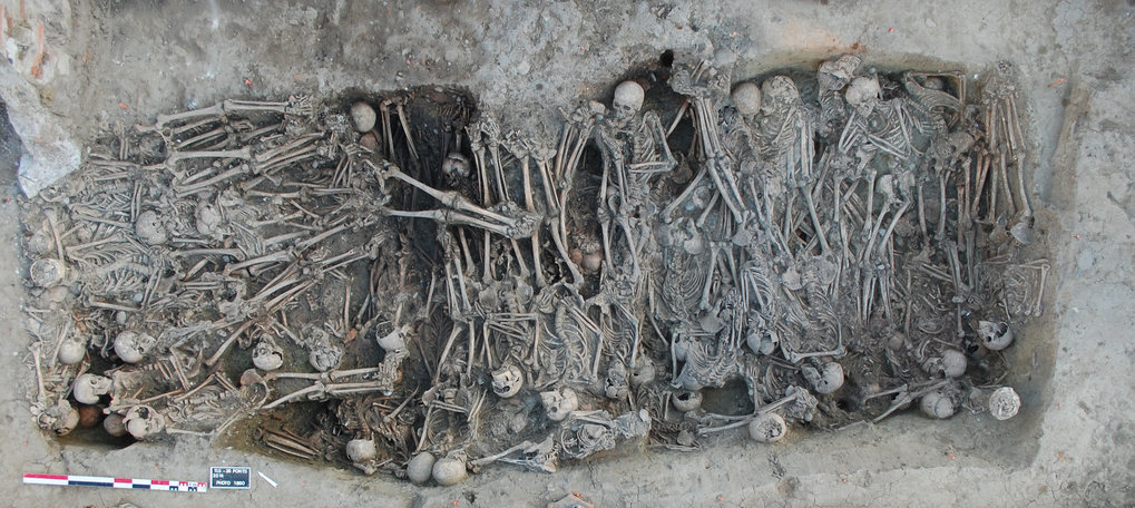 Mass grave dating to the Black Death period, identified in the 