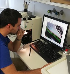 Asier García-Escárzaga using the Micromill sampling set-up, Stable Isotope Laboratory, Department of Archaeology.