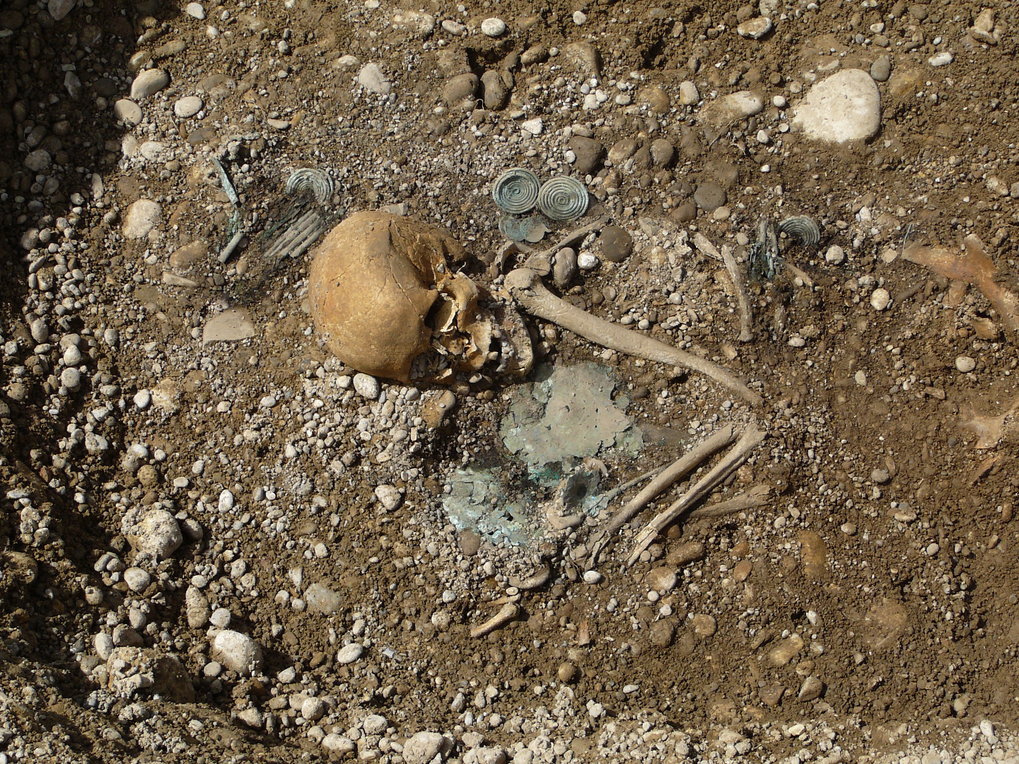 High-status and non-local female burial from the site of Kleinaitingen