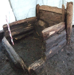 Die mittelalterliche Latrine in Riga während der Ausgrabung