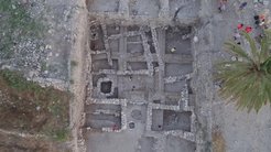 Ausgrabungen in Megiddo (Areal K, wo einige der untersuchten Gräber geborgen wurden)