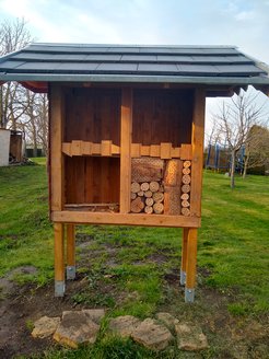 2021 bee hotel project