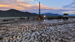 Today a saline mudflat, the Chew Bahir Basin in southern Ethiopia once held an extensive paleo-lake during humid phases. Scientific deep drilling from the current playa surface produced a ~620,000-year long sedimentary record providing insights into the intense shifts of eastern Africa’s highly variable hydroclimate.