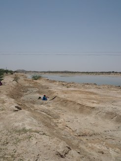 Prof. Hema Achyuthan returning to examine the lakeside sediment sequences of Singi Talav following previous research from the 1980’s, revealing that the site preserves Acheulean stone tool assemblages and evidence for the ecology of ancient landscapes inhabited by past human populations.
