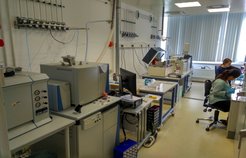 Massenspektrometer im Labor für Isotopenuntersuchungen des MPI-GEA
