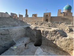 Excavations at Bukhara in 2022. The DAE team is collaborating with excavations across Central Asia to collect material from microfauna and ancient plants to better contrast past and modern morphologies.