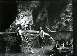 Excavations at the entrance of Hohlenstein-Stadel cave in 1937, the year when the Neanderthal femur was discovered.