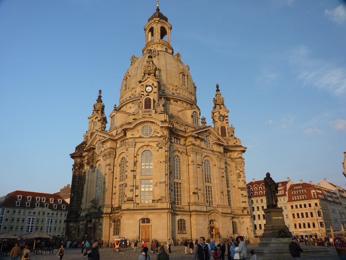 The Dresdner Frauenkirche is world famous, but no image of its architect George Bähr has survived to today. The analysis of DNA from the remains of his skeleton suggests that he had the appearance of a typical Central European.