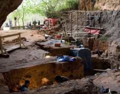 Archäologische Grabung in der Grotte des Pigeons bei Taforalt im Osten Marokkos